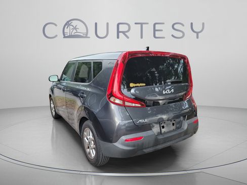 Used 2022 Kia Soul LX w/ Technology Package FWD image 5