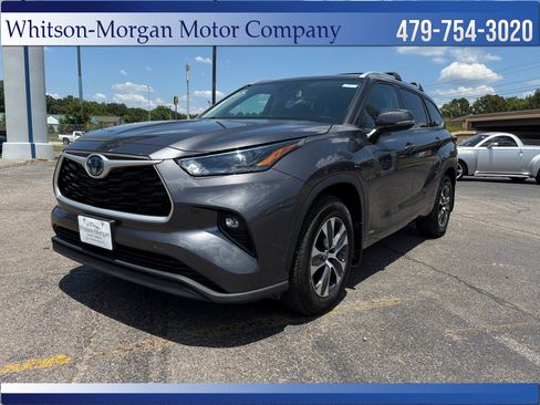 Used 2022 Toyota Highlander XLE AWD/4WD image 1