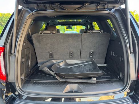 Used 2021 GMC Yukon SLT w/ SLT Premium Package AWD/4WD image 19