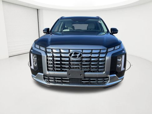 Used 2023 Hyundai Palisade Calligraphy image 2