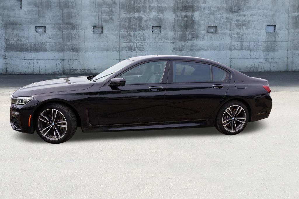 Used 2020 BMW 750i xDrive w/ Executive Package AWD/4WD image 4
