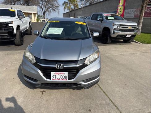 Used 2018 Honda HR-V LX image 2