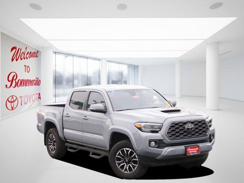 Used 2021 Toyota Tacoma TRD Sport w/ TRD Premium Sport Package AWD/4WD image 2