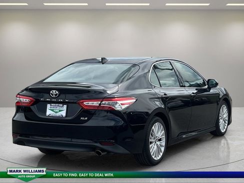 Used 2019 Toyota Camry XLE image 3