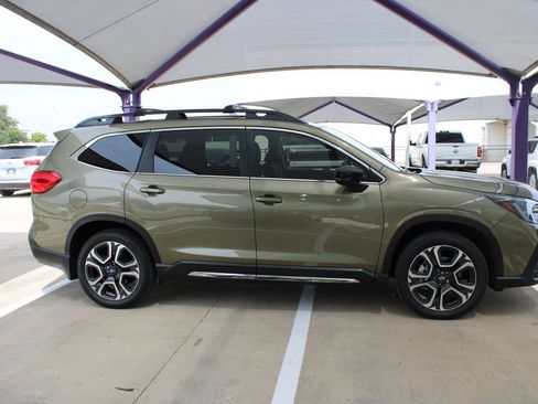 Used 2025 Subaru Ascent Limited AWD/4WD image 7