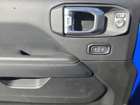 Used 2022 Jeep Wrangler Unlimited Sahara w/ Cold Weather Group image 26