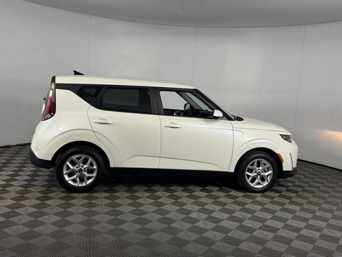 Used 2025 Kia Soul LX w/ LX Technology Package FWD image 4