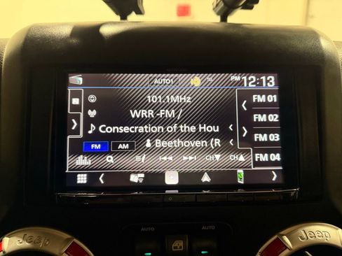 Used 2016 Jeep Wrangler Unlimited Sahara w/ Connectivity Group image 21