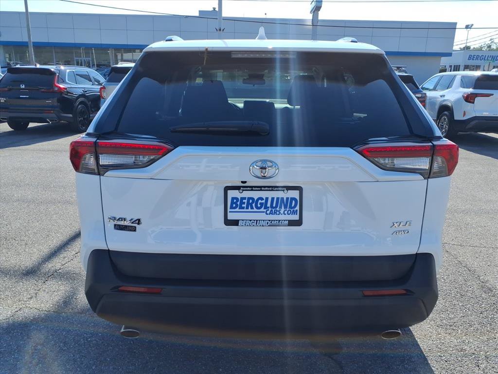 Used 2024 Toyota RAV4 XLE AWD/4WD image 5