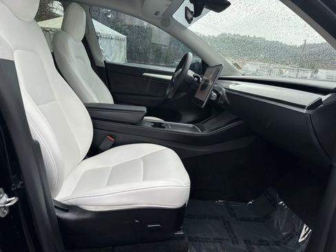 Used 2022 Tesla Model Y Performance image 12
