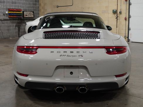 Used 2018 Porsche 911 image 8