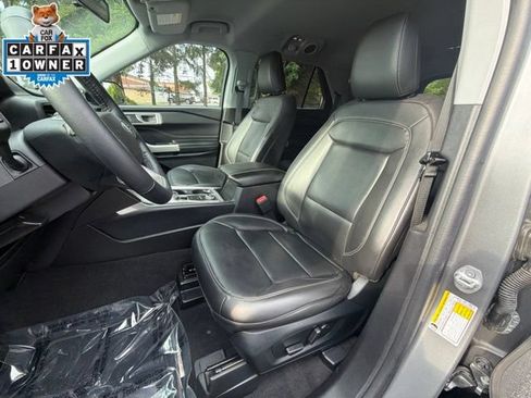 Used 2022 Ford Explorer XLT w/ Equipment Group 202A AWD/4WD image 12