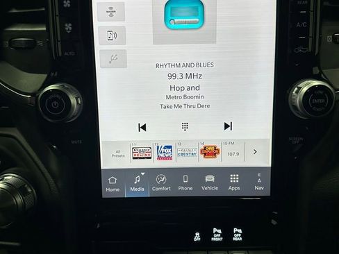 Used 2025 RAM 1500 Laramie image 28