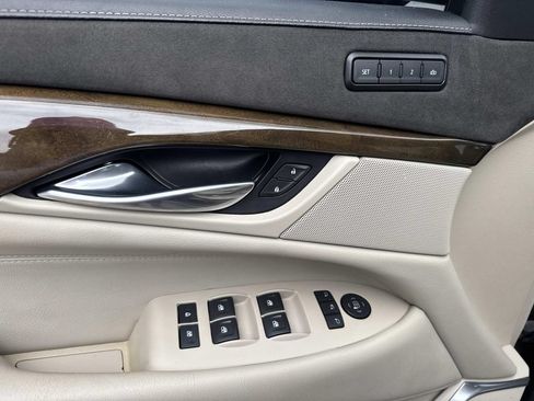 Used 2020 Cadillac Escalade Luxury RWD image 21