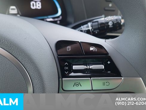 Used 2025 Hyundai Elantra SE image 29