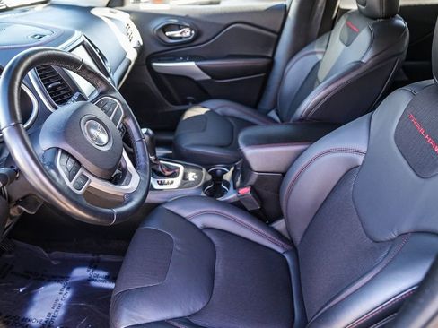 Used 2018 Jeep Cherokee Trailhawk image 20