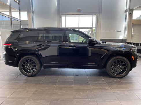 New 2025 Jeep Grand Cherokee L Summit w/ Advanced Protech Group IV image 11