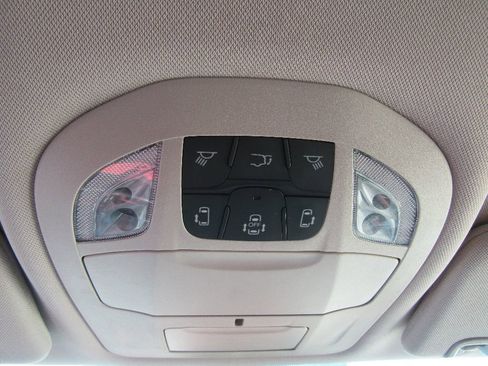 Used 2022 Chrysler Pacifica Touring-L image 16