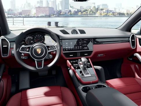 Certified 2023 Porsche Cayenne image 5