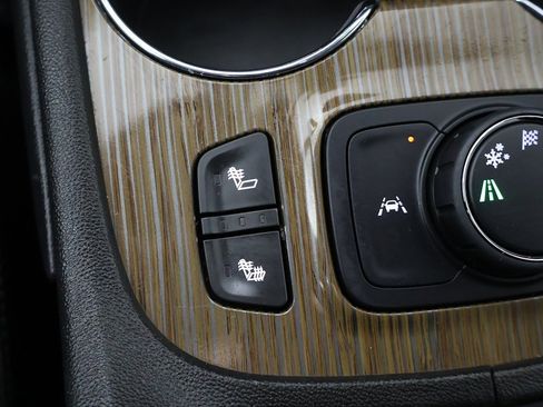 Used 2023 GMC Acadia SLE w/ Driver Convenience Package image 46