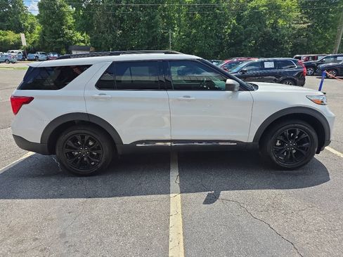 Used 2020 Ford Explorer XLT w/ Equipment Group 202A RWD image 6