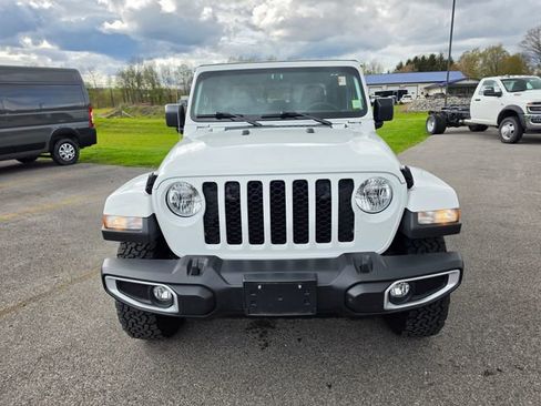 Used 2023 Jeep Gladiator Sport AWD/4WD image 2