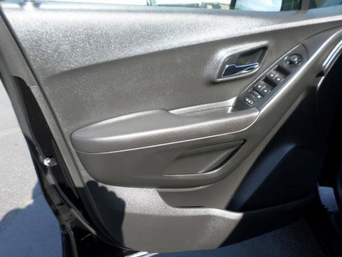 Used 2019 Chevrolet Trax LT w/ LT Convenience Package image 26