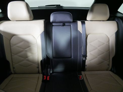 Certified 2025 Volkswagen Atlas Cross Sport SE image 13