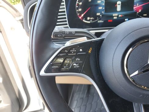 Used 2025 Mercedes-Benz GLS 580 4MATIC image 26