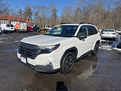 Used 2025 Subaru Forester Premium image 7