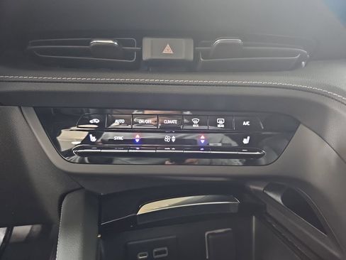 Certified 2023 Buick Envision Preferred FWD image 28