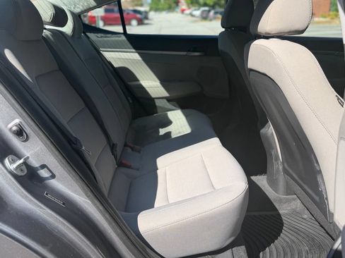 Used 2018 Hyundai Elantra SE w/ Cargo Package FWD image 18