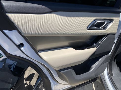 Used 2019 Land Rover Range Rover Velar S AWD/4WD image 18
