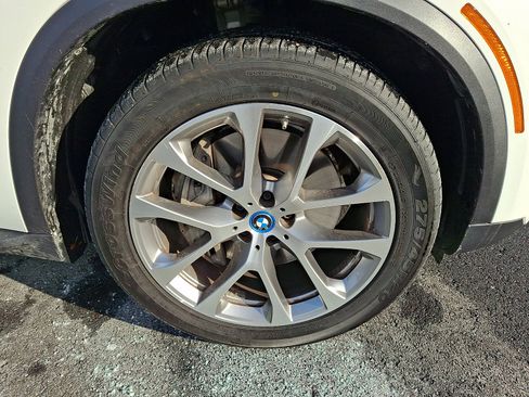 Used 2025 BMW X5 xDrive50e image 8