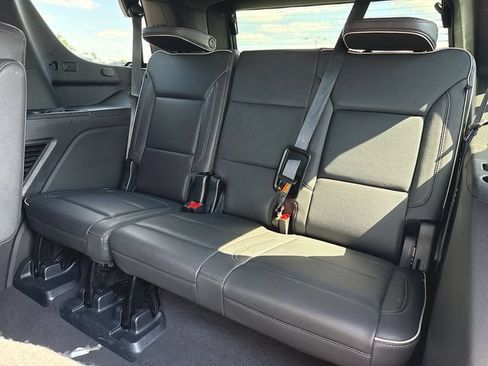 Used 2023 GMC Yukon SLT AWD/4WD image 24