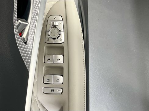 Used 2023 Genesis G70 3.3T w/ Sport Prestige Package image 18