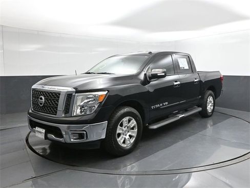 Used 2018 Nissan Titan SV image 33