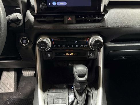 Used 2025 Toyota RAV4 XLE AWD/4WD image 21