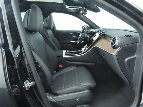 Certified 2025 Mercedes-Benz GLC 300 image 20