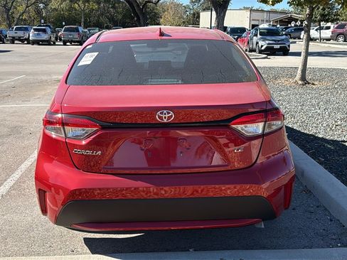 Used 2021 Toyota Corolla LE image 7