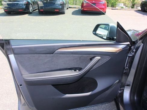 Used 2024 Tesla Model Y Long Range image 11