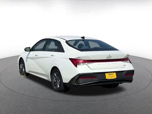 Used 2026 Hyundai Elantra Hybrid FWD image 9