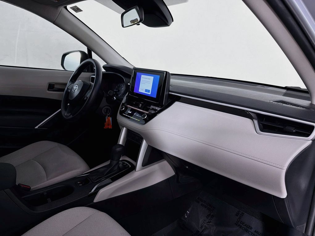 Used 2025 Toyota Corolla Cross L FWD image 31