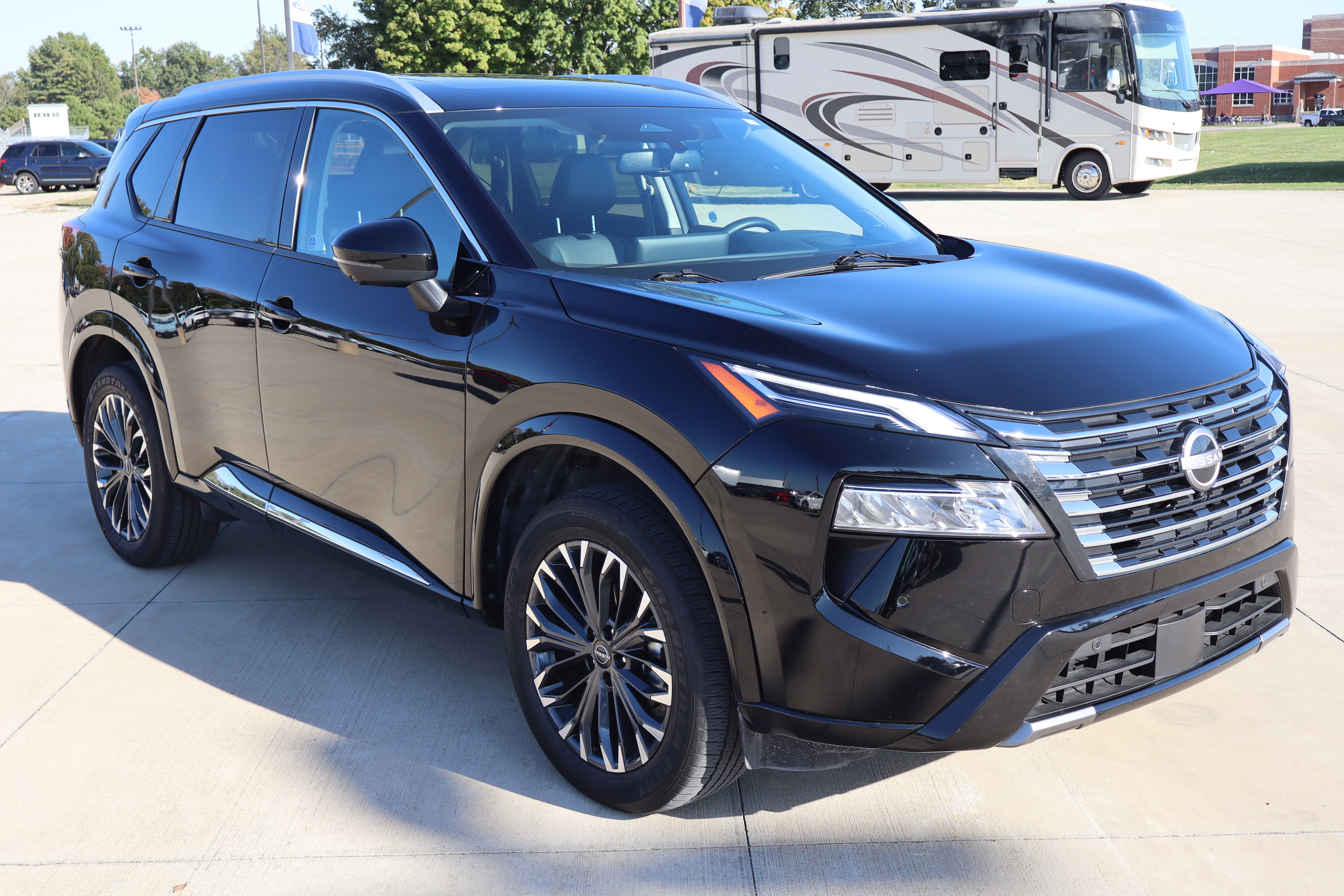 Used 2026 Nissan Rogue Platinum w/ Platinum Premium Package AWD/4WD image 4