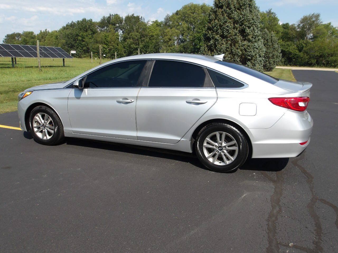 Used 2015 Hyundai Sonata SE w/ Option Group 02 FWD image 11