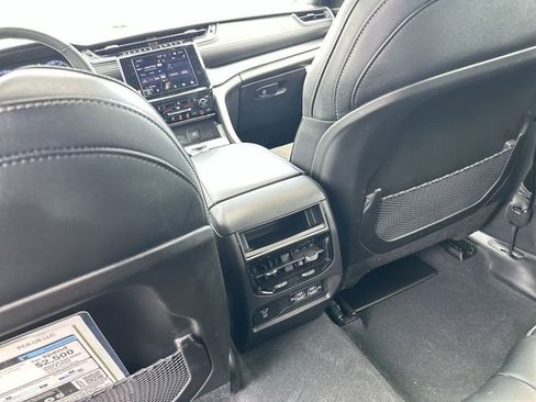 Used 2024 Jeep Grand Cherokee Altitude AWD/4WD image 24
