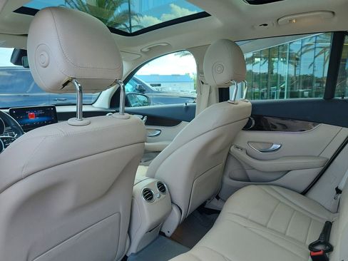 Used 2022 Mercedes-Benz GLC 300 image 17