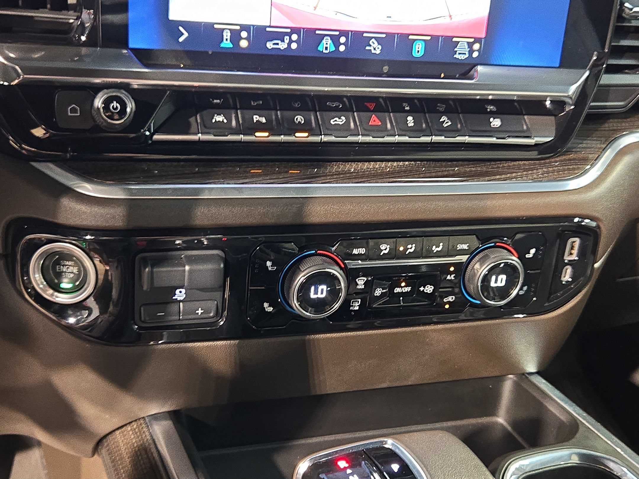 Used 2022 Chevrolet Silverado 1500 LT AWD/4WD image 31