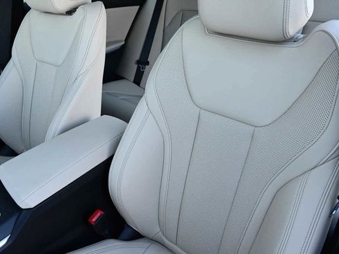 Used 2026 BMW 330i Sedan w/ M Sport Package RWD image 7