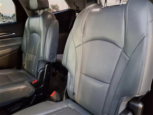 Used 2019 Buick Enclave Essence image 8